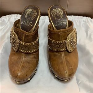 SOLD Vince Camino Courtney clogs!